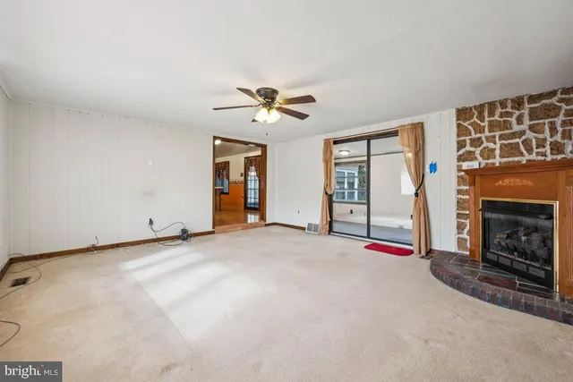 $379,999 | 40 East Park Avenue, Williamstown, NJ 08094