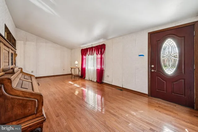 $379,999 | 40 East Park Avenue, Williamstown, NJ 08094