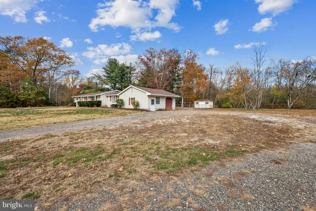 $379,999 | 40 East Park Avenue, Williamstown, NJ 08094