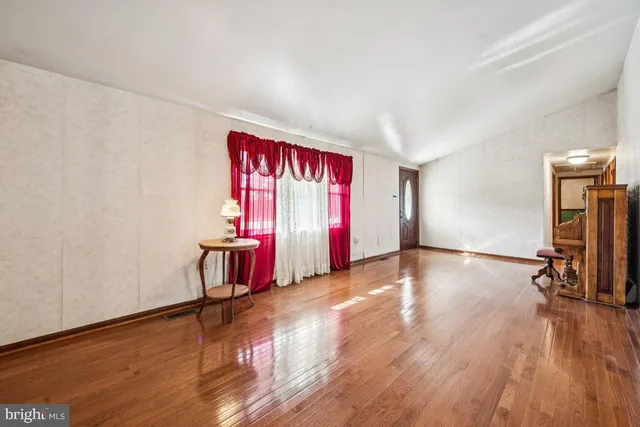 $379,999 | 40 East Park Avenue, Williamstown, NJ 08094