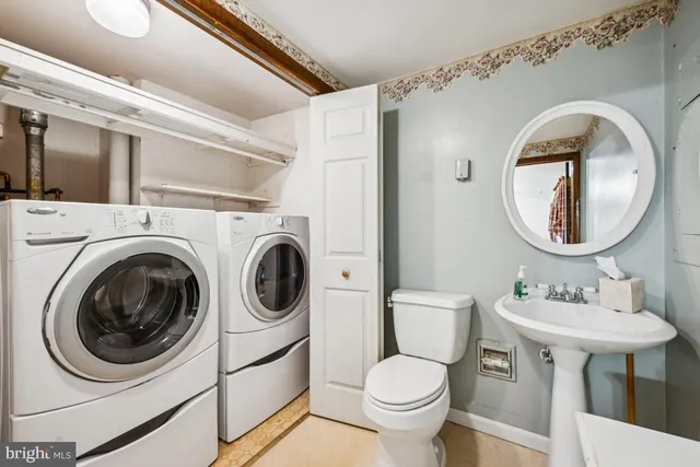 $379,999 | 40 East Park Avenue, Williamstown, NJ 08094