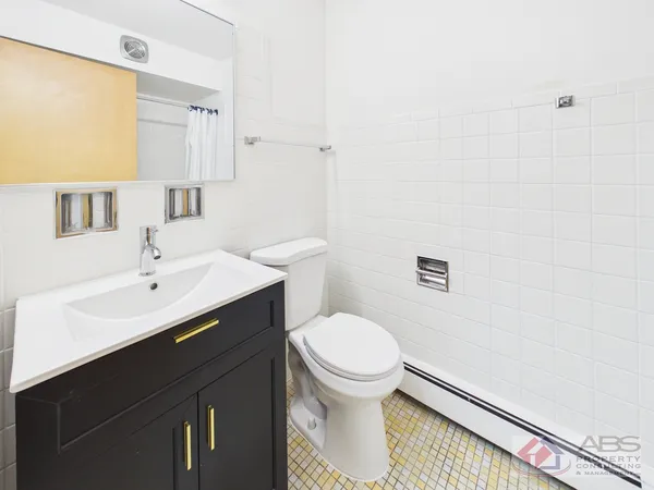 $1,500 | 11219 South Martin Luther King Drive, Unit 2R, Chicago, IL 60628