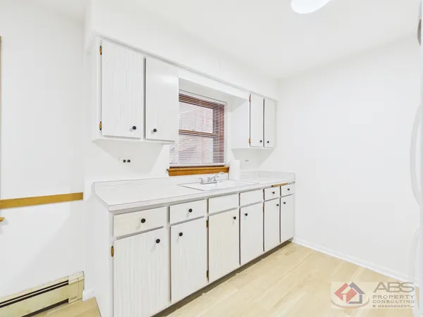 $1,500 | 11219 South Martin Luther King Drive, Unit 2R, Chicago, IL 60628