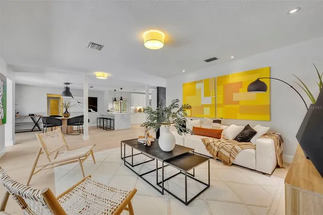 $1,097,000 | 1901 Lake Sue Drive, Orlando, FL 32803