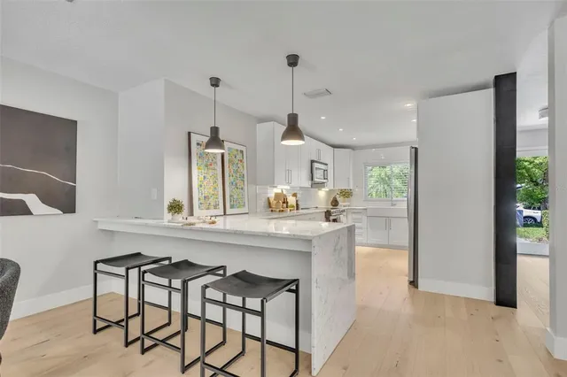 $1,097,000 | 1901 Lake Sue Drive, Orlando, FL 32803