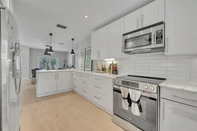 $1,097,000 | 1901 Lake Sue Drive, Orlando, FL 32803