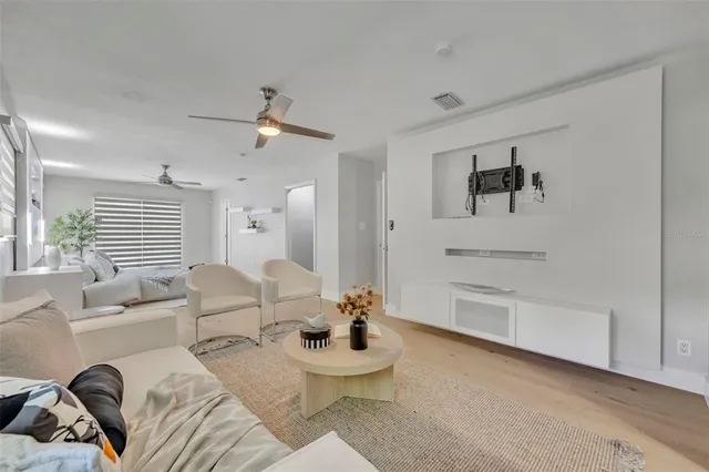 $1,097,000 | 1901 Lake Sue Drive, Orlando, FL 32803