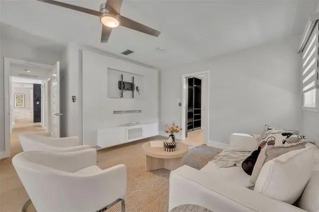 $1,097,000 | 1901 Lake Sue Drive, Orlando, FL 32803