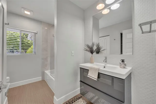 $1,097,000 | 1901 Lake Sue Drive, Orlando, FL 32803