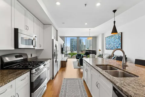 $575,000 | 900 20th Avenue South, Unit 709, Nashville, TN 37212