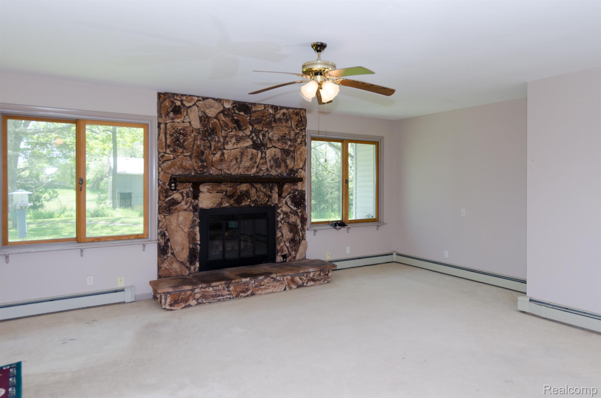 13800 Lone Tree Road Milford, MI 48380 - Photo 26 of 77 Living room.