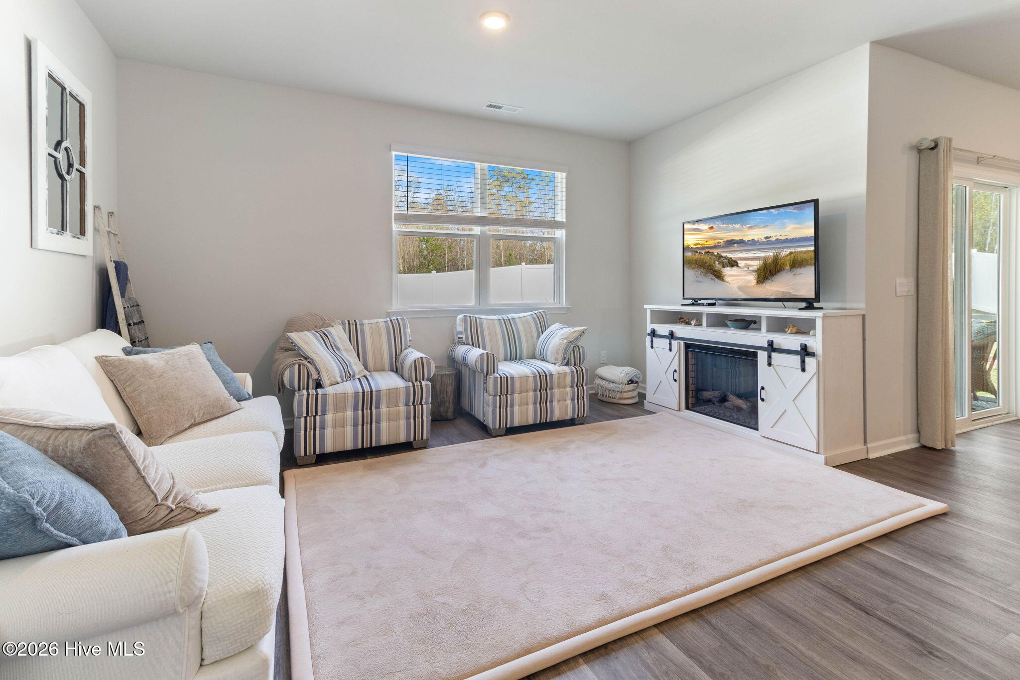 704 Ripple Court Wilmington, NC 28401 - Photo 23 of 35 Living