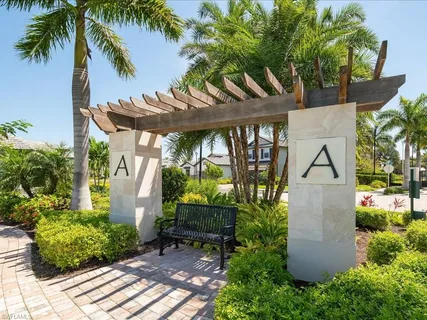 $995,000 | 7225 Wilton Drive North, Naples, FL 34109