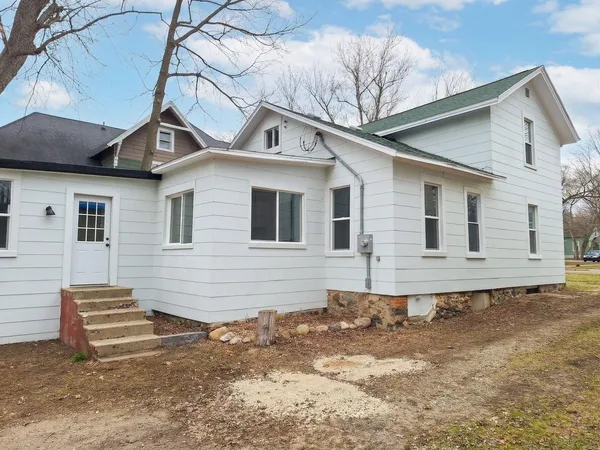 $224,500 | 110 Hillsdale Street, Hillsdale, MI 49242