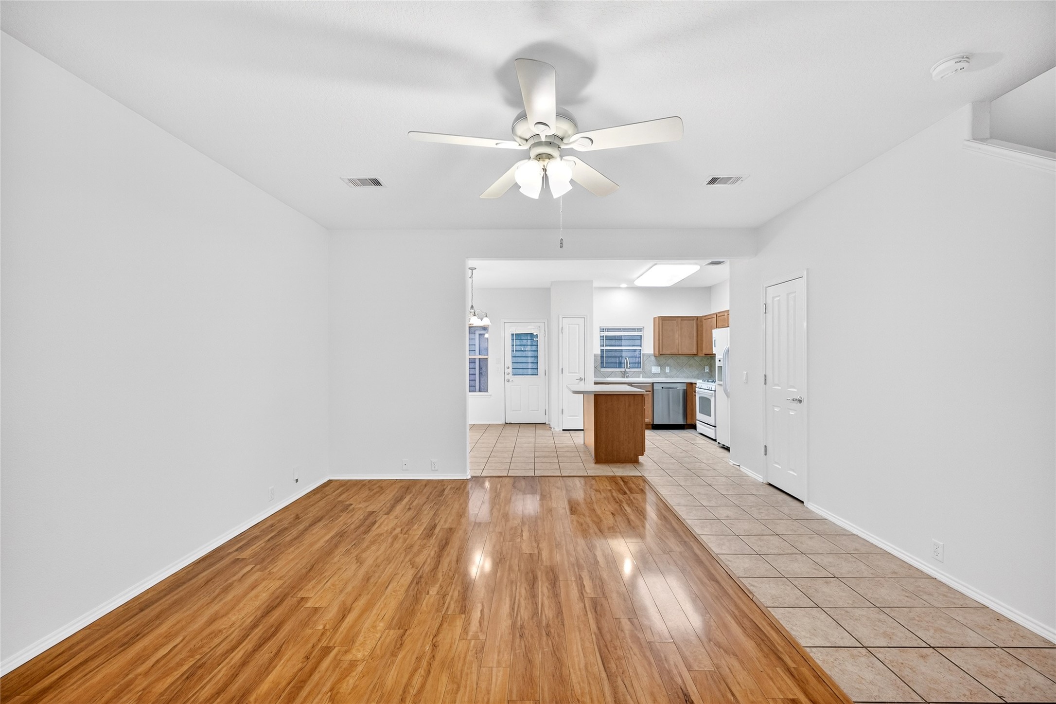 23613 Twisting Falls Drive Spring, TX 77373 - Photo 7 of 39
