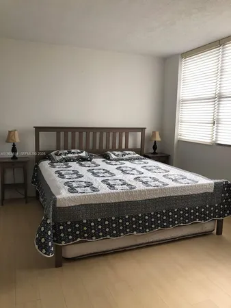 $3,000 | 825 Brickell Bay Drive, Unit 342, Miami, FL 33131