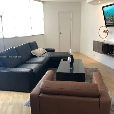 $3,000 | 825 Brickell Bay Drive, Unit 342, Miami, FL 33131