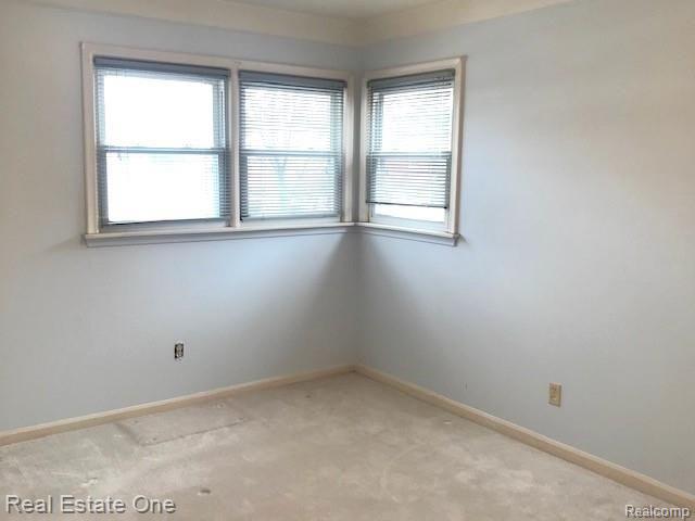 8981 Leverne Redford, MI 48239 - Photo 6 of 9