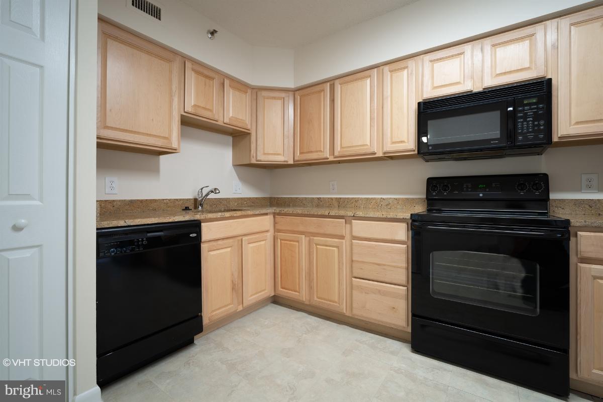 5501 Seminary Road, Unit 1714S Falls Church, VA 22041 - Photo 6 of 25 Kitchen
