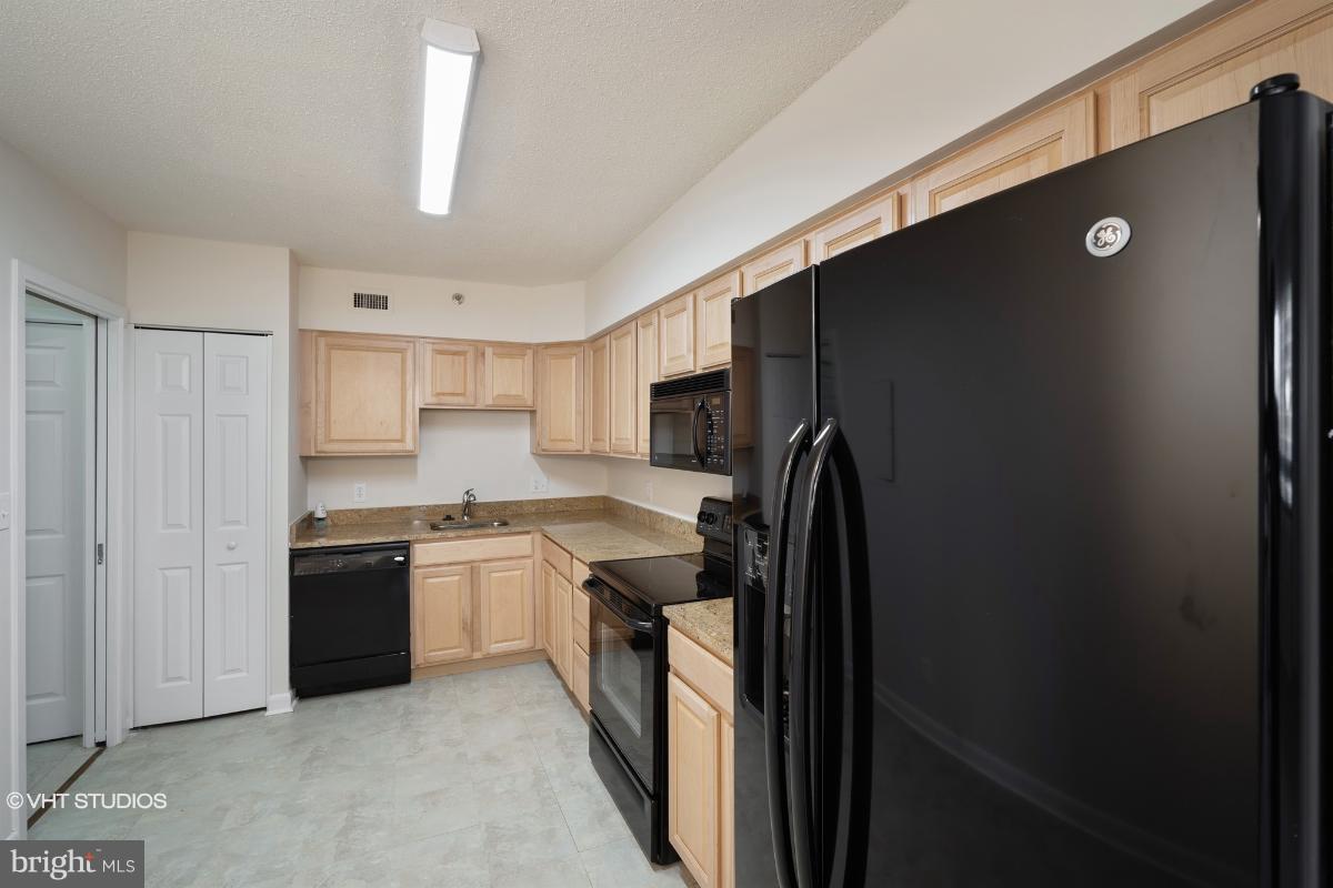 5501 Seminary Road, Unit 1714S Falls Church, VA 22041 - Photo 7 of 25 Kitchen