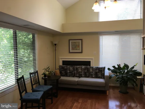 $1,800 | 10060 Hellingly Place, Unit 269, Montgomery Village, MD 20886