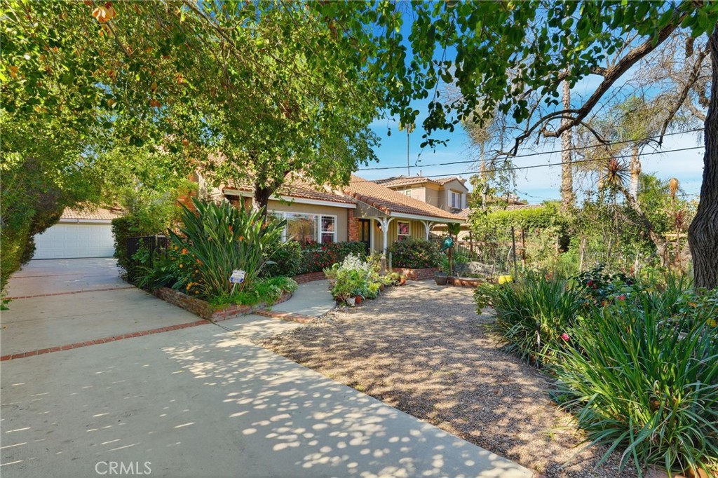 4963 Haskell Avenue Encino, CA 91436 - Photo 5 of 45 a front view of a house with a garden