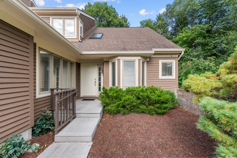 239 Westervelt Lane Mahwah, NJ 07430 - Photo 1 of 50 Gallery Image 1