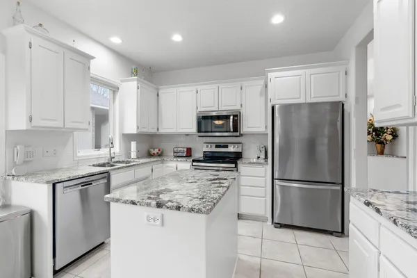 $654,900 | 12525 42nd Avenue North, Plymouth, MN 55441
