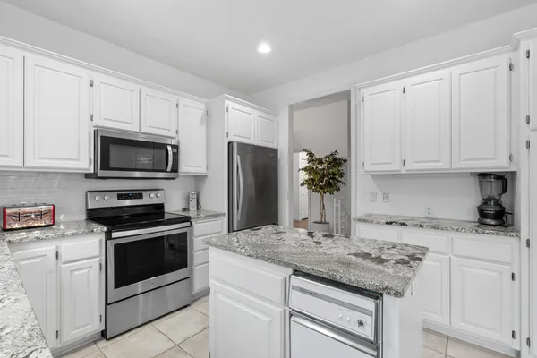 $654,900 | 12525 42nd Avenue North, Plymouth, MN 55441