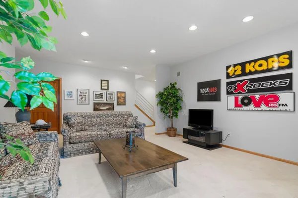 $654,900 | 12525 42nd Avenue North, Plymouth, MN 55441