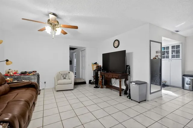 $2,000 | 101 Southwest 132nd Way, Unit 418J, Hollywood, FL 33027