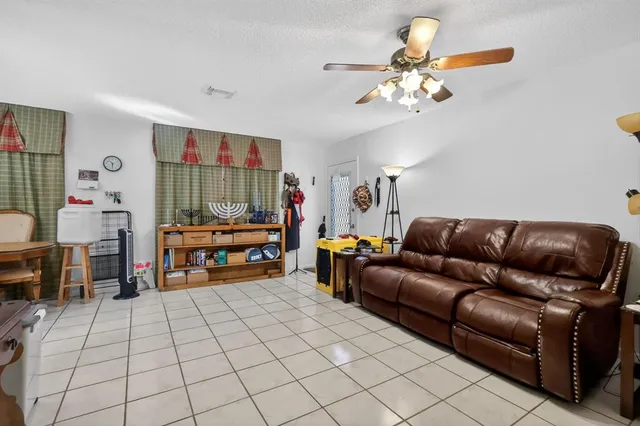 $2,000 | 101 Southwest 132nd Way, Unit 418J, Hollywood, FL 33027