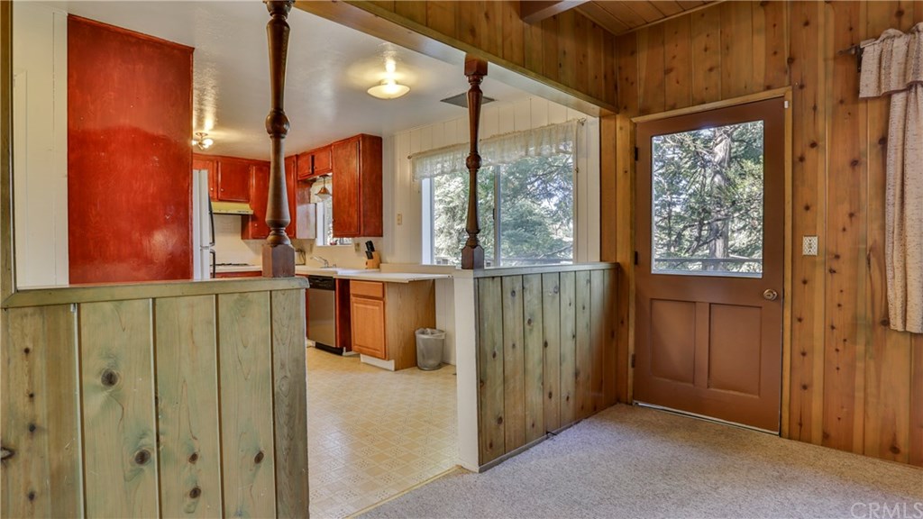 571 Grass Valley Road Lake Arrowhead, CA 92352 - Photo 11 of 41