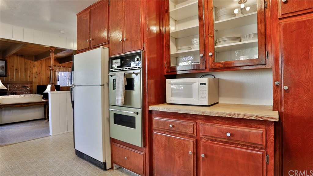 571 Grass Valley Road Lake Arrowhead, CA 92352 - Photo 14 of 41