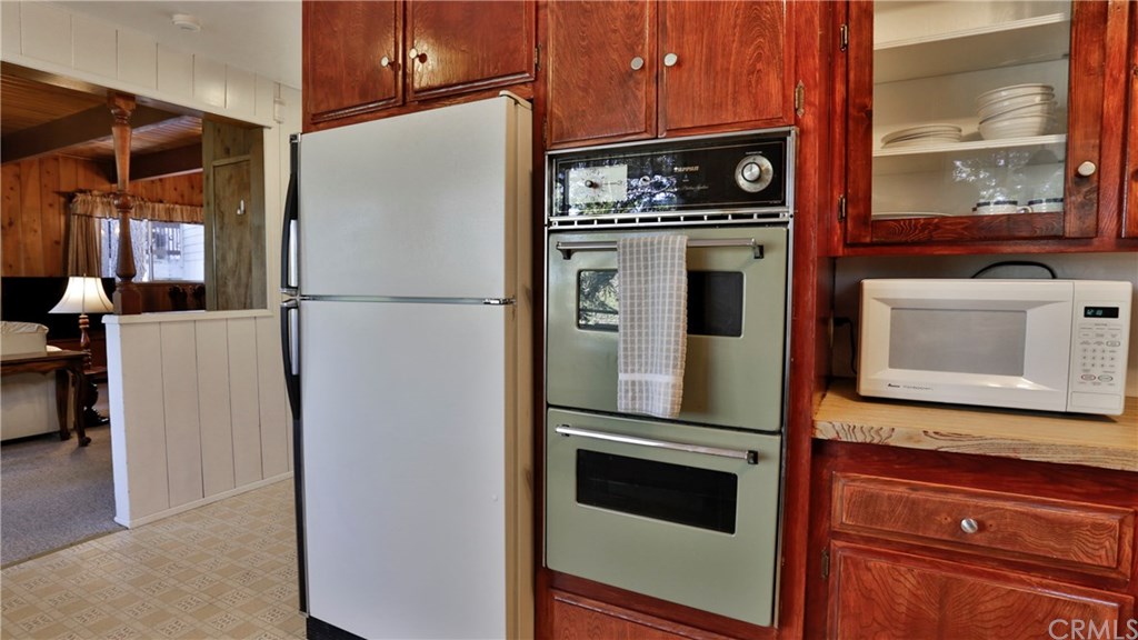 571 Grass Valley Road Lake Arrowhead, CA 92352 - Photo 17 of 41