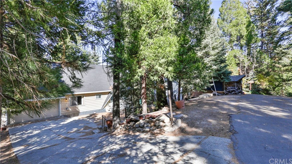 571 Grass Valley Road Lake Arrowhead, CA 92352 - Photo 4 of 41