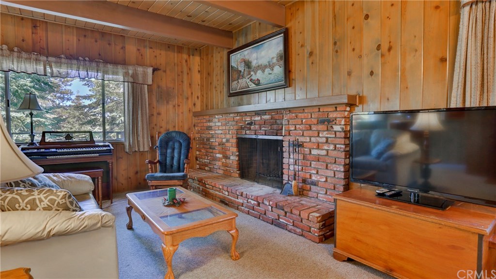 571 Grass Valley Road Lake Arrowhead, CA 92352 - Photo 5 of 41