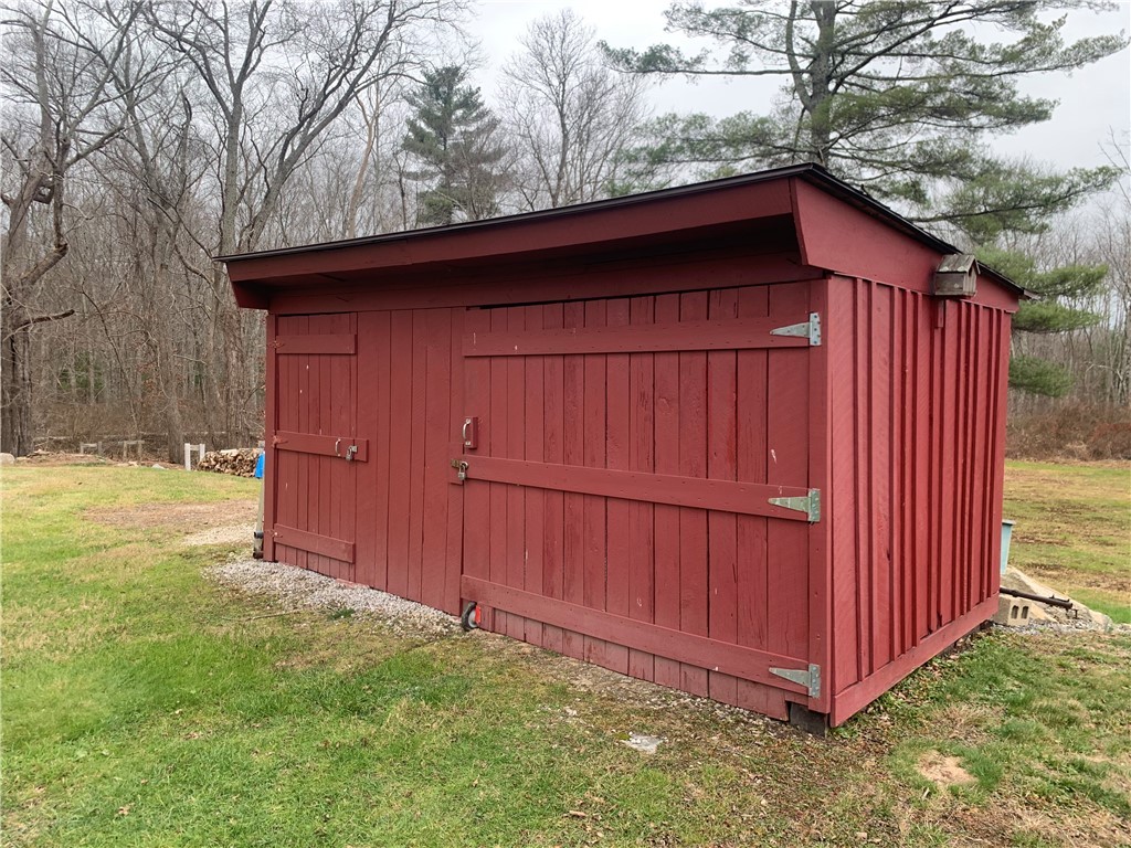 89 Moosup Valley Road Foster, RI 02825 - Photo 5 of 33