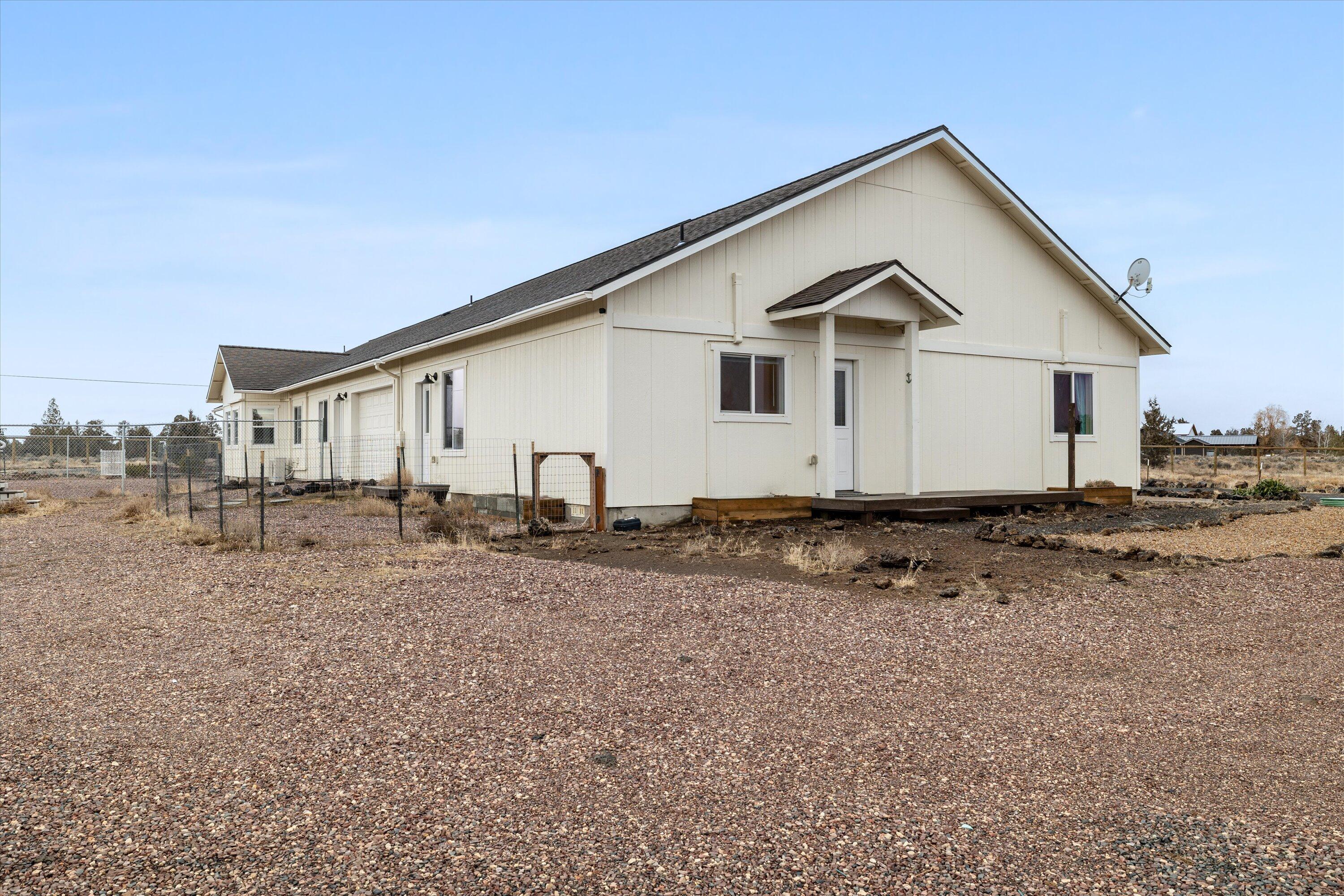 63042 Deschutes Road Bend, OR 97701 - Photo 53 of 58 ADU entry/back