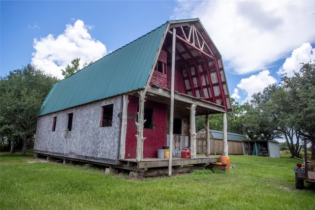 a view of backyard with deck and garden