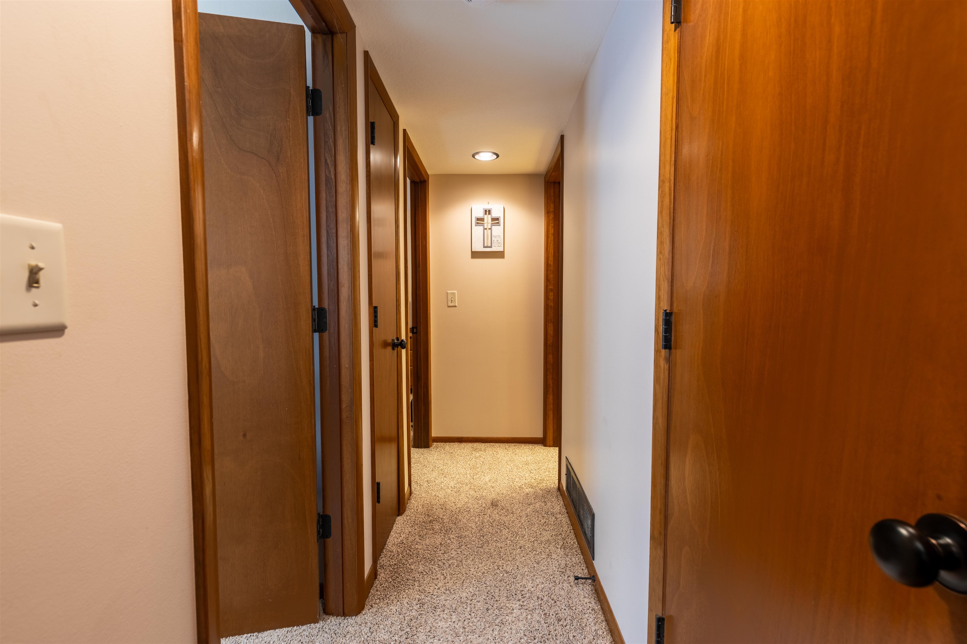 14 Timberon Trail Galena, IL 61036 - Photo 12 of 31 a view of a hallway with a bathroom