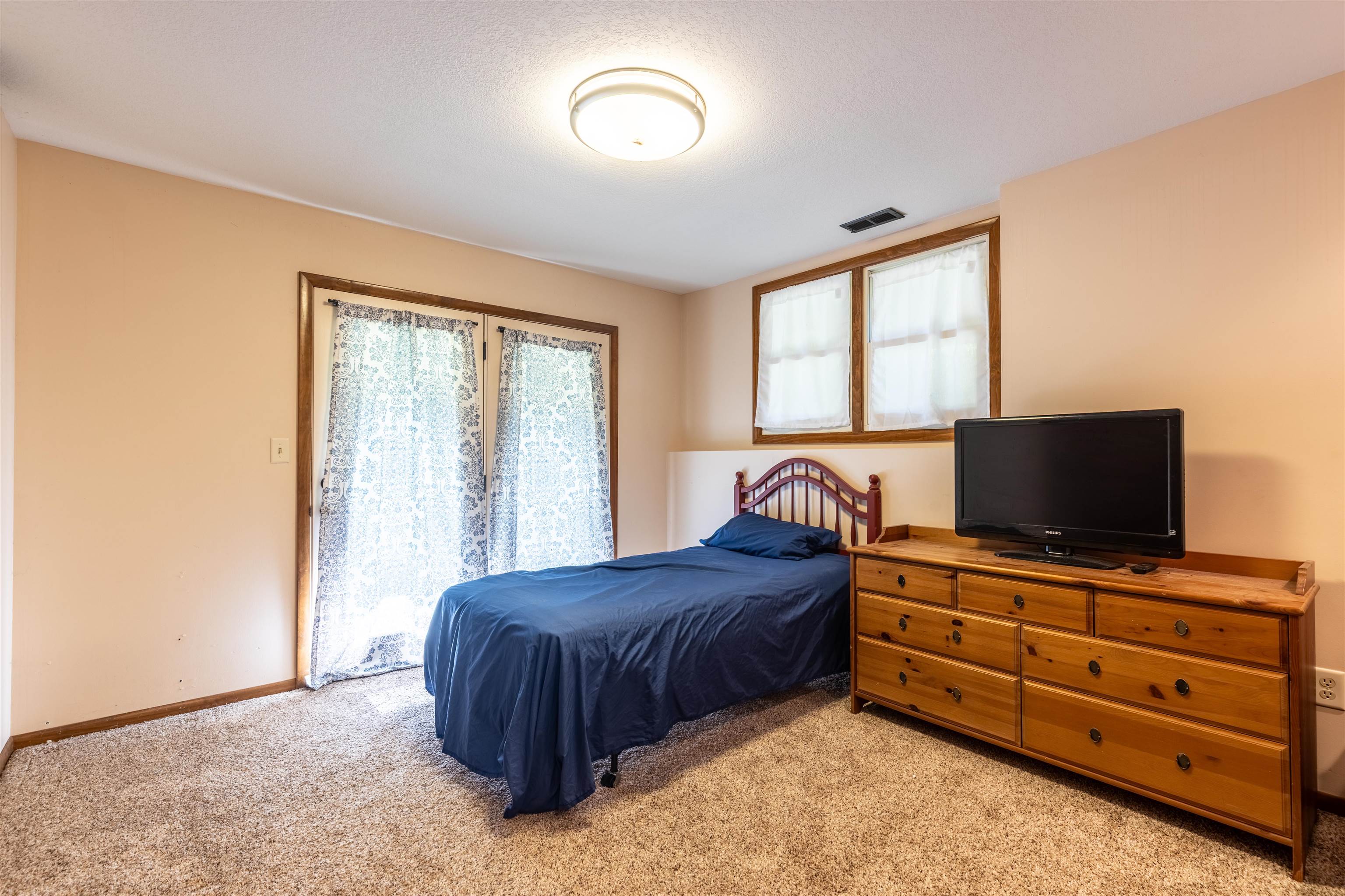 14 Timberon Trail Galena, IL 61036 - Photo 17 of 31 a bedroom with a bed and a flat screen tv