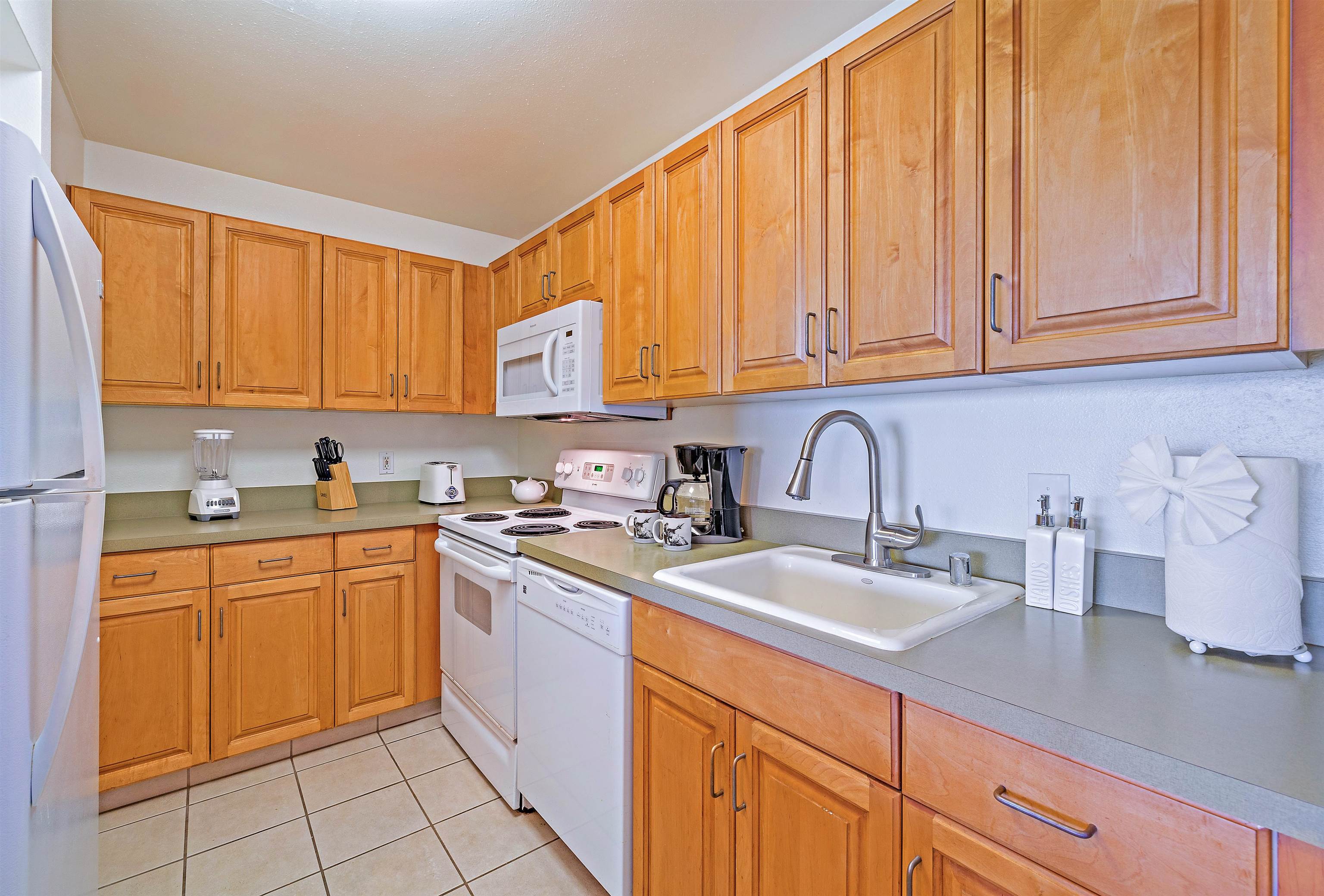 4327 Lower Honoapiilani Road, Unit 803B Lahaina, HI 96761 - Photo 7 of 25
