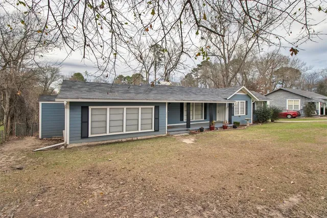 a view of a house with a yard and garage