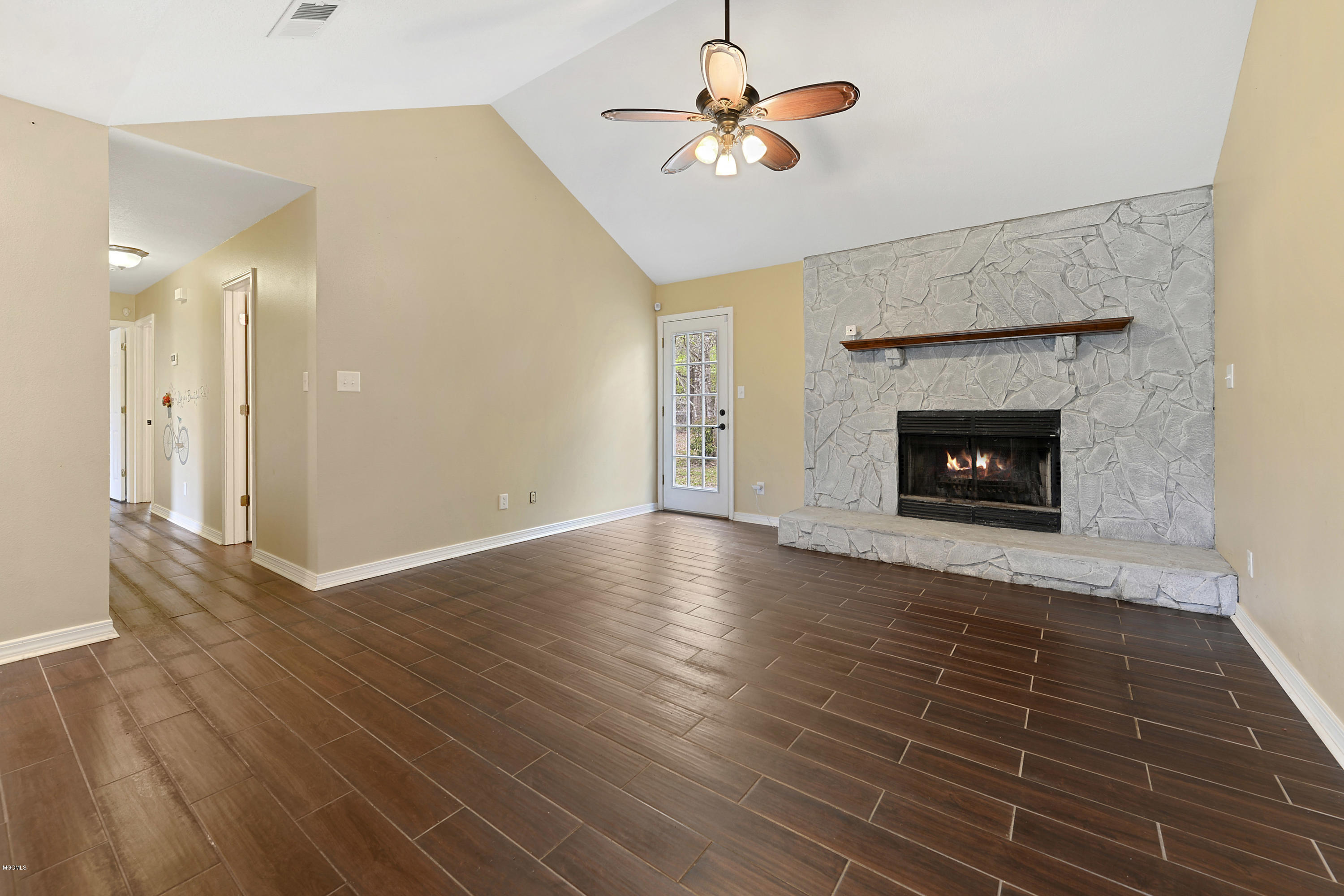 4001 Kasper Road Moss Point, MS 39562 - Photo 5 of 21 005