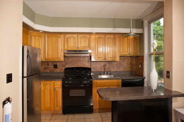 $2,150 | 384 Webster Avenue, Unit 2, Jersey City, NJ 07307