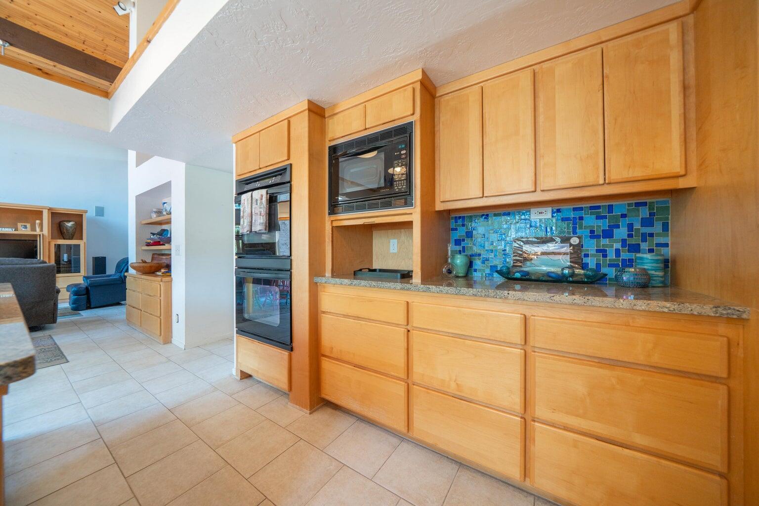 8846 Goldstone Lane Redding, CA 96001 - Photo 22 of 64 a kitchen with stainless steel appliances granite countertop a refrigerator and a stove