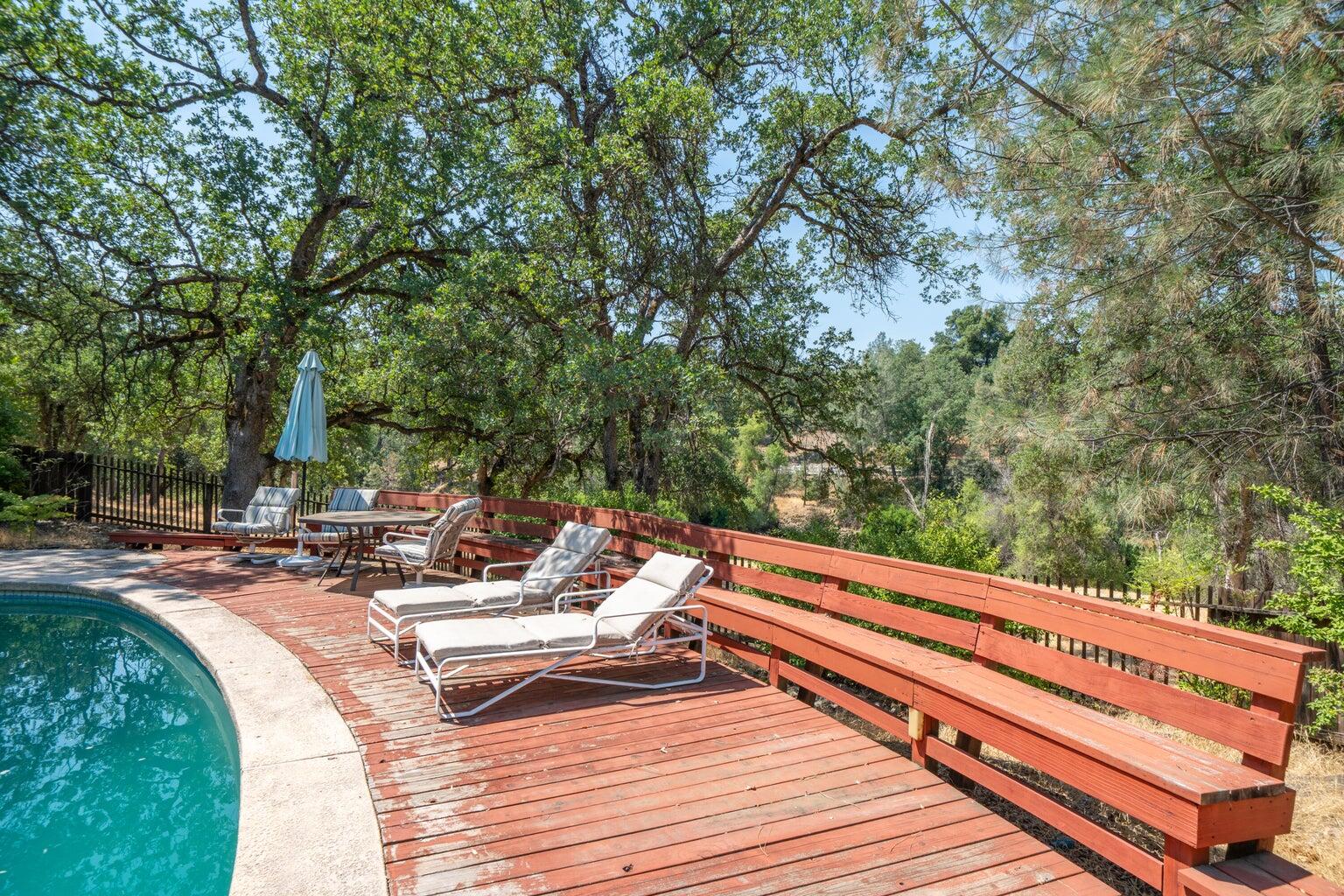 8846 Goldstone Lane Redding, CA 96001 - Photo 55 of 64 a view of a patio with chairs and a table