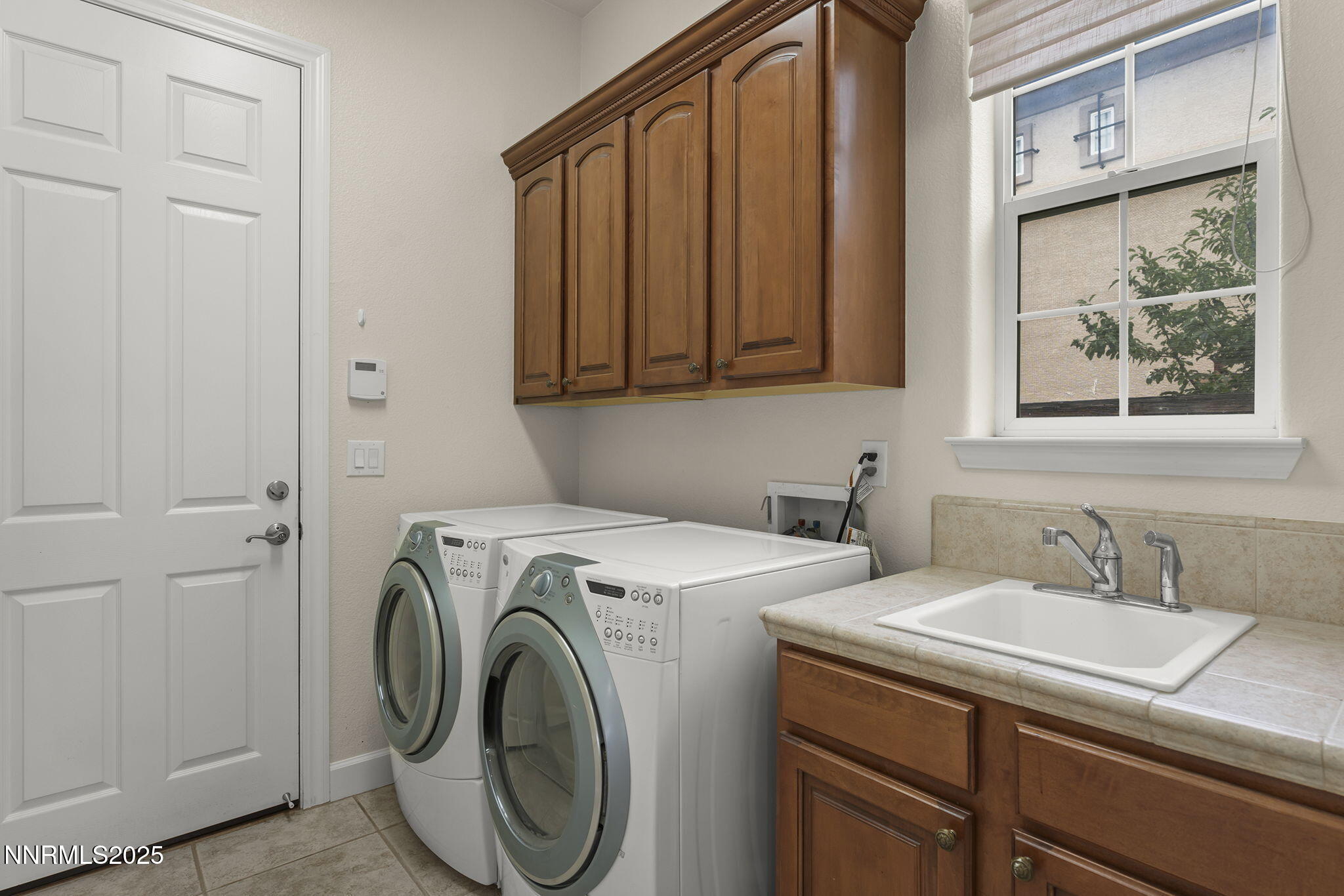 6225 Elk Ivory Drive Reno, NV 89511 - Photo 14 of 44 a utility room with dryer and washer