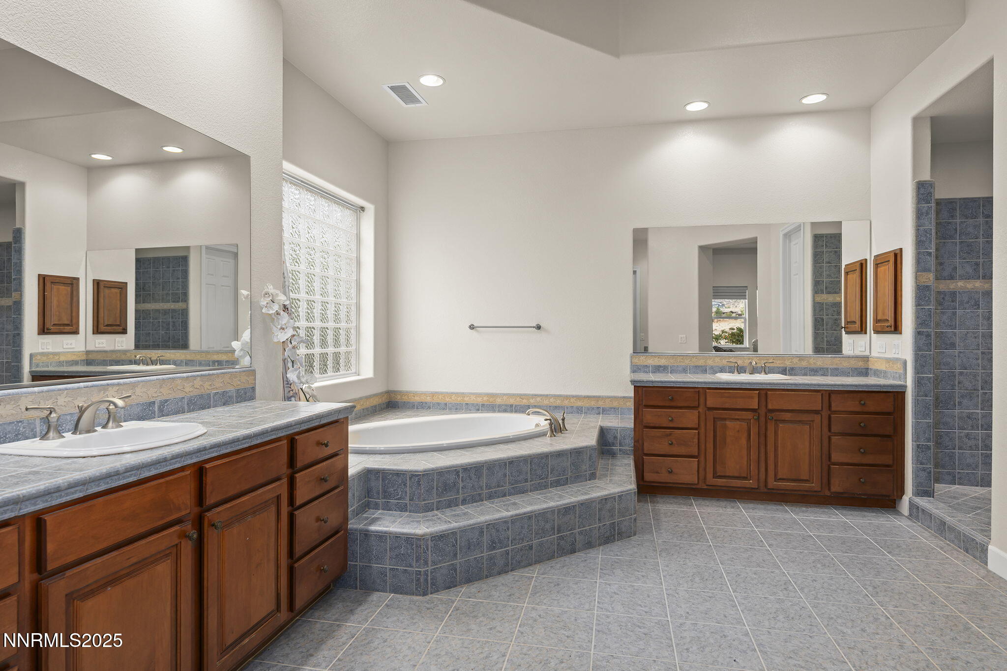 6225 Elk Ivory Drive Reno, NV 89511 - Photo 17 of 44 a spacious bathroom with a bathtub sink double vanity and mirror
